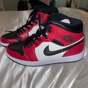 Nike Jordan 1 mids